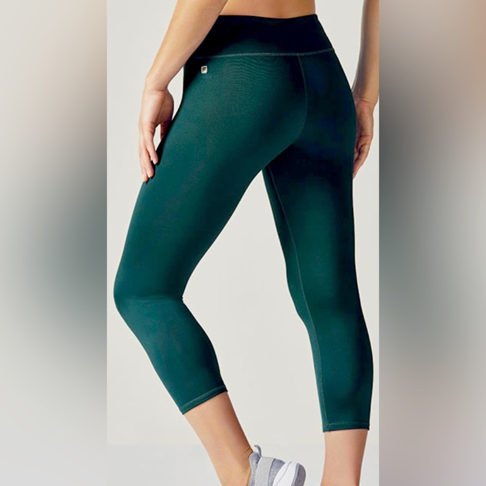 Fabletics Salar Capri - image 1